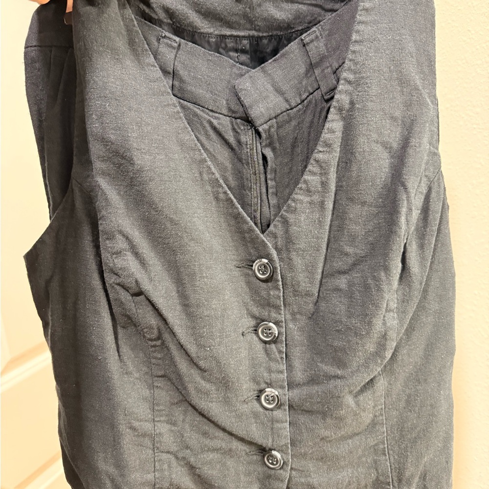 Express Button-Down Vest with matching shorts - image 1